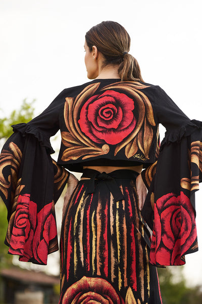 BOLERO CON MANICHE A VOLANT DIPINTO A MANO – ROSAS ROJAS