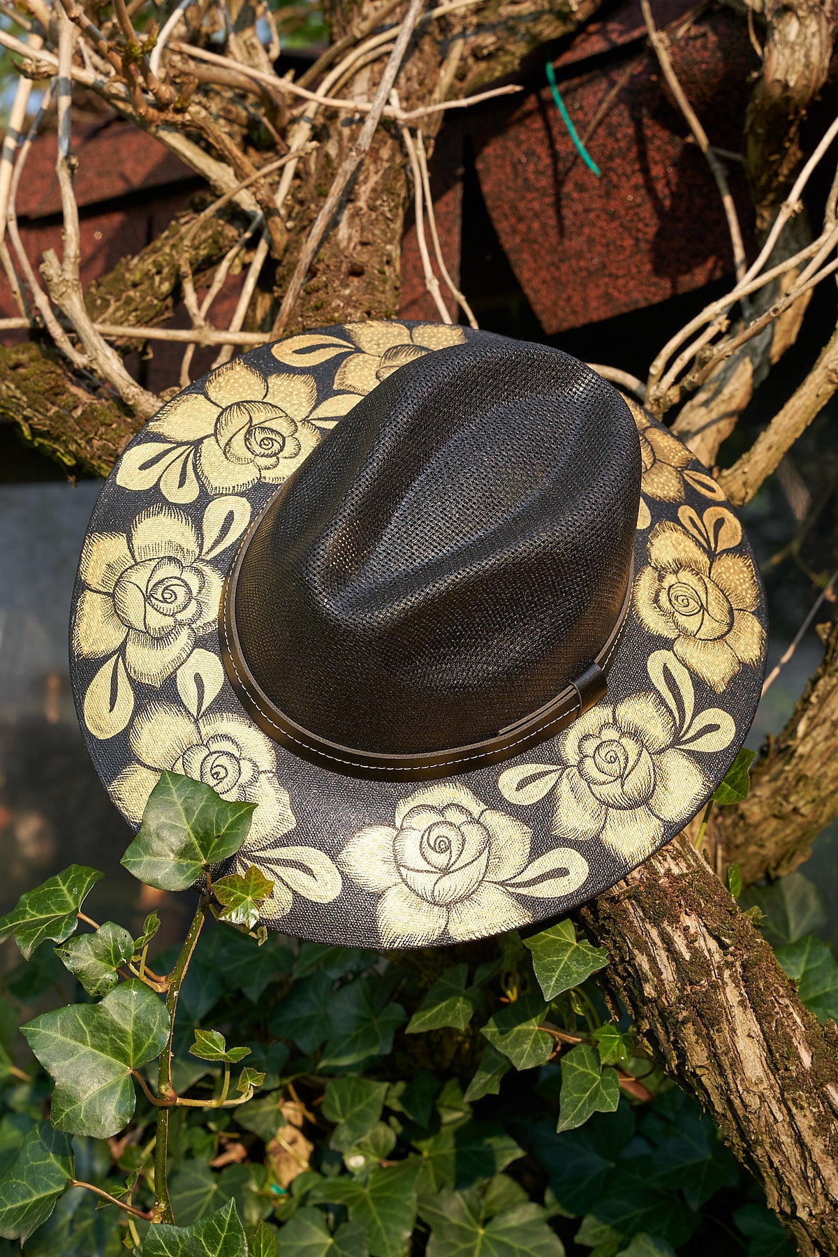HAND PAINTED WIDE BRIM HAT - GOLD FLORES