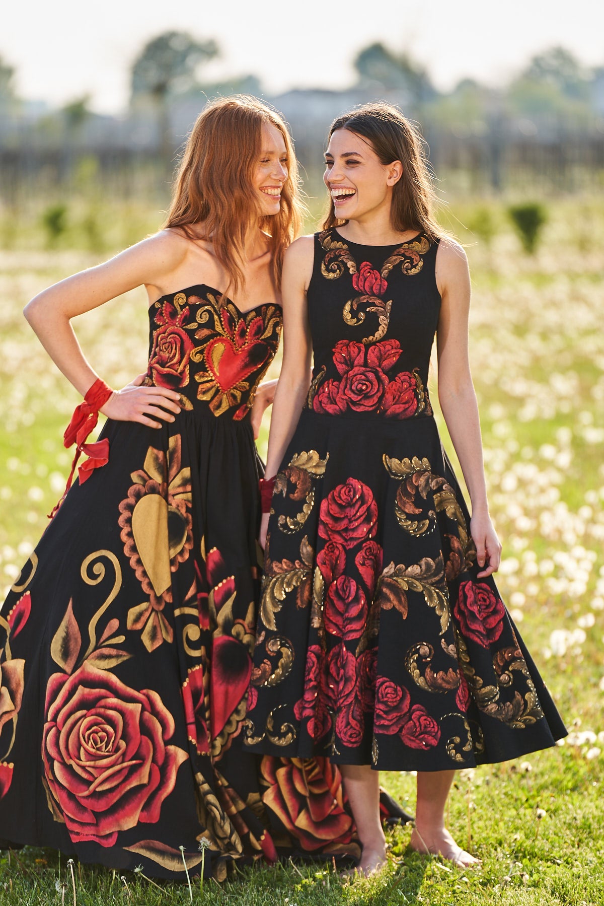 HAND-PAINTED AND HAND-EMBROIDERED MIDI DRESS - ROSAS ROJAS