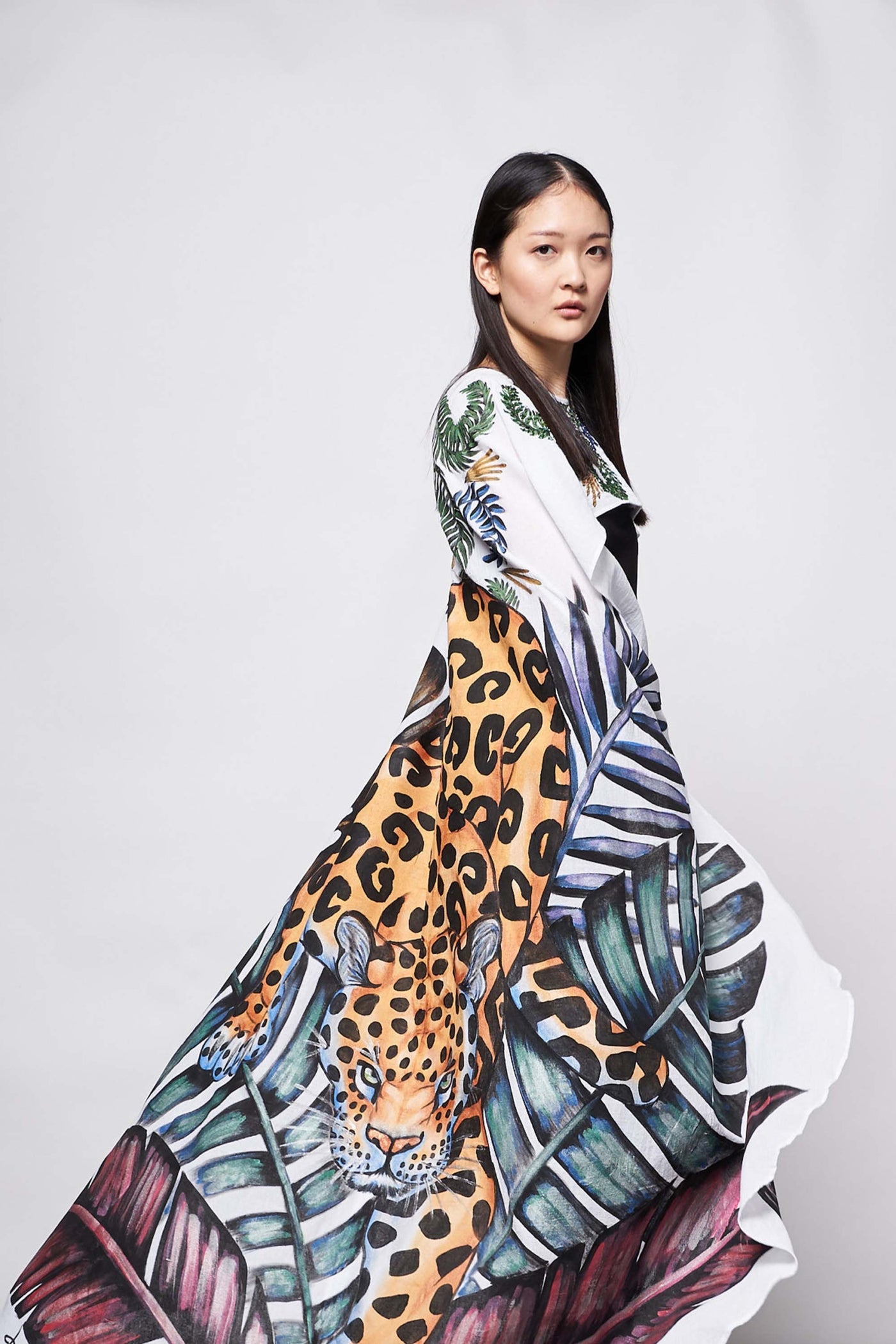 LONG HAND-PAINTED AND HAND-EMBROIDERED CAPE - ANIMALES SAGRADOS