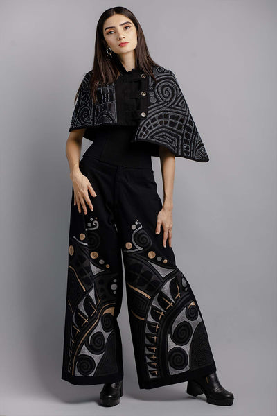 IRREGULAR HAND-PAINTED AND HAND-EMBROIDERED SHORT CAPE - PAQUIME
